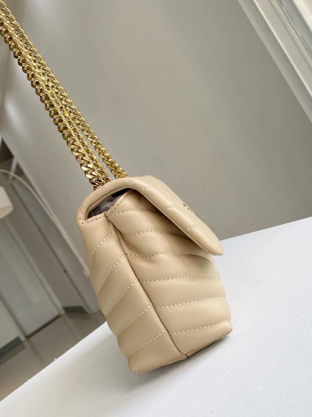 Tory Burch Quilted Shoulder Bag in Beige with Gold Chain